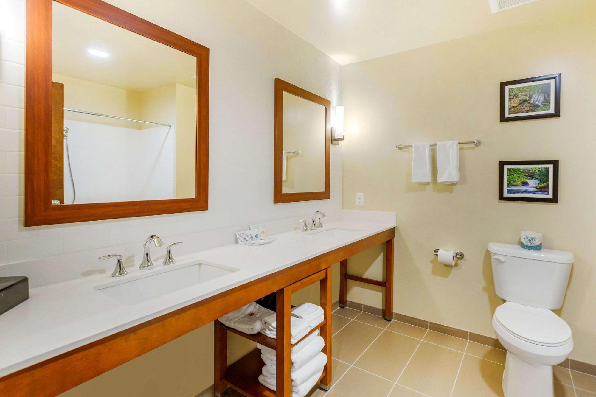 Comfort Suites Burlington Near I-5 Esterno foto