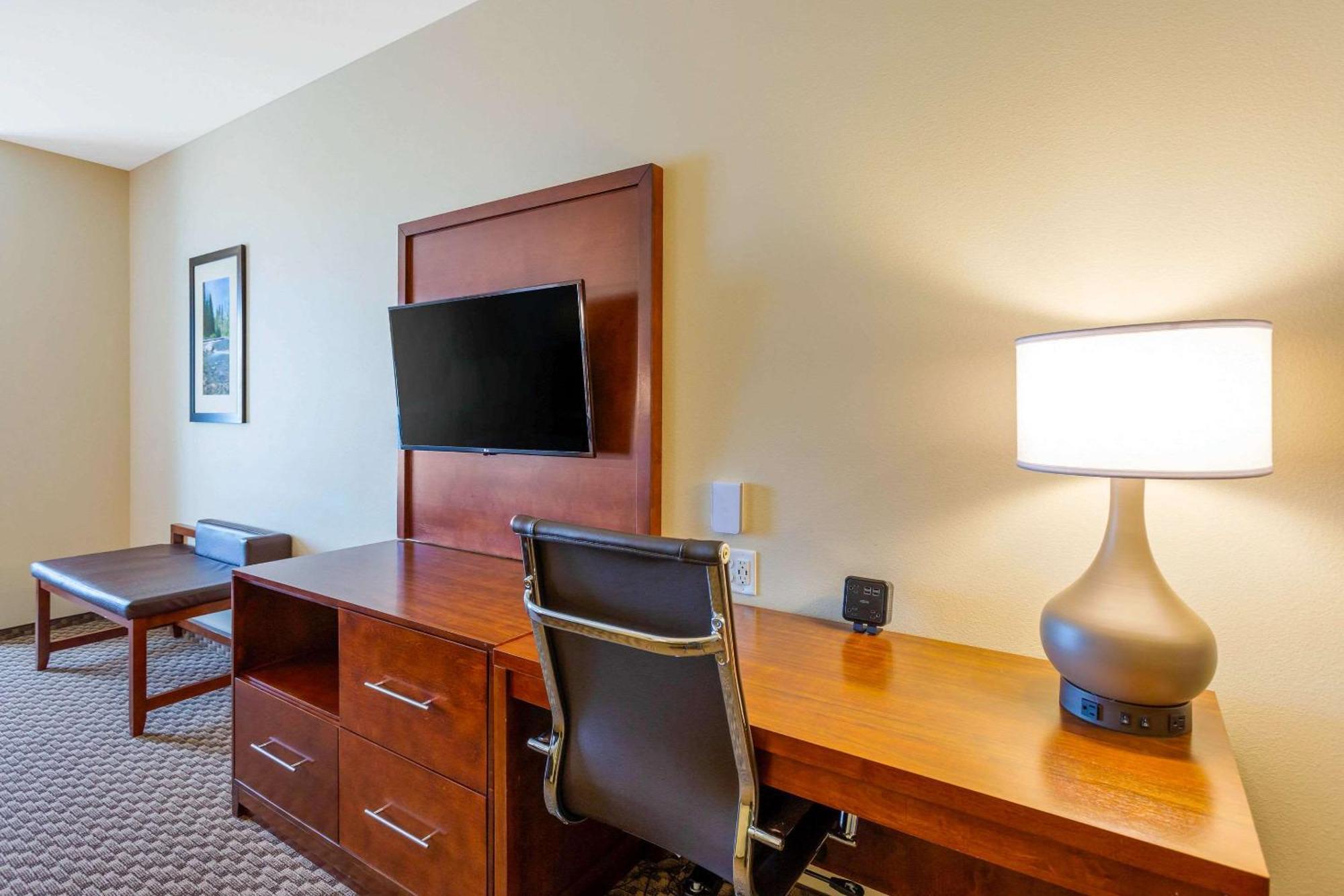 Comfort Suites Burlington Near I-5 Esterno foto