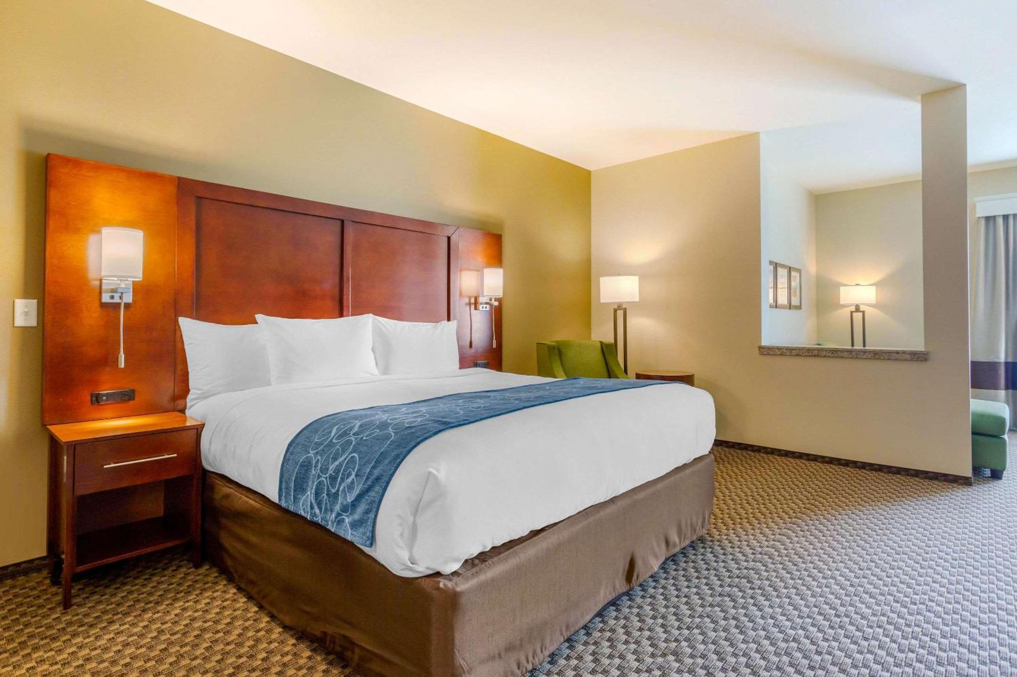 Comfort Suites Burlington Near I-5 Esterno foto