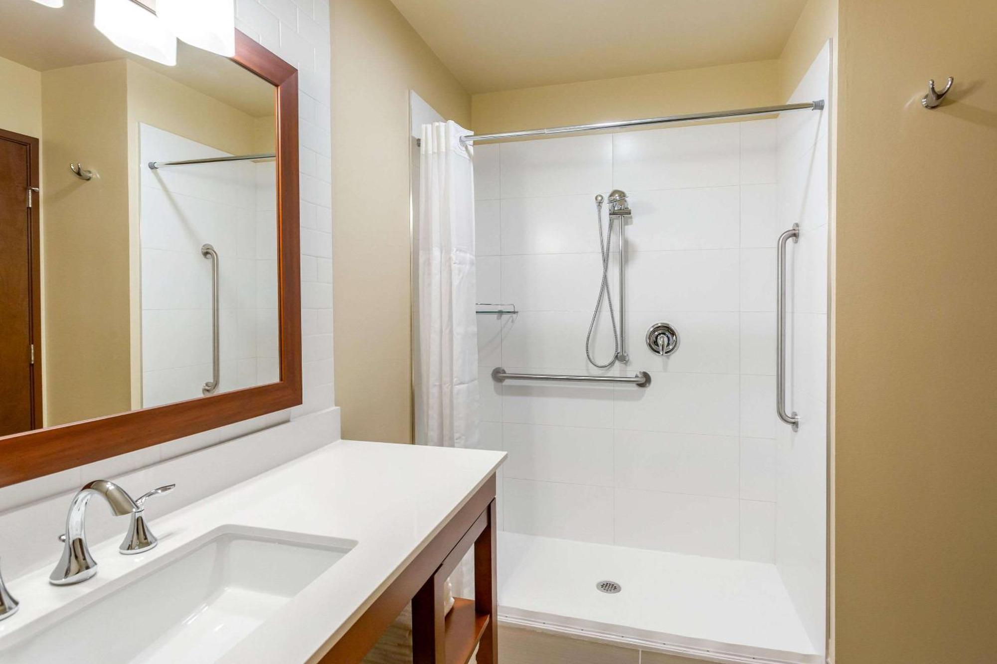 Comfort Suites Burlington Near I-5 Esterno foto