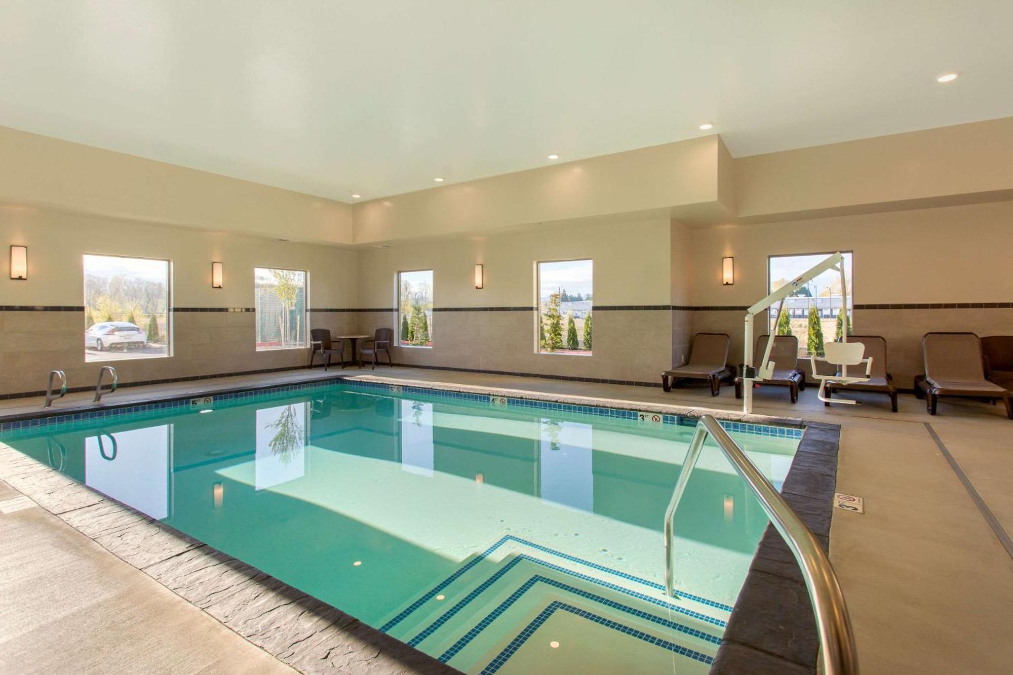 Comfort Suites Burlington Near I-5 Esterno foto