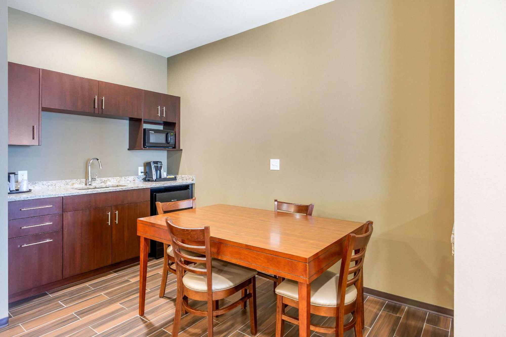 Comfort Suites Burlington Near I-5 Esterno foto