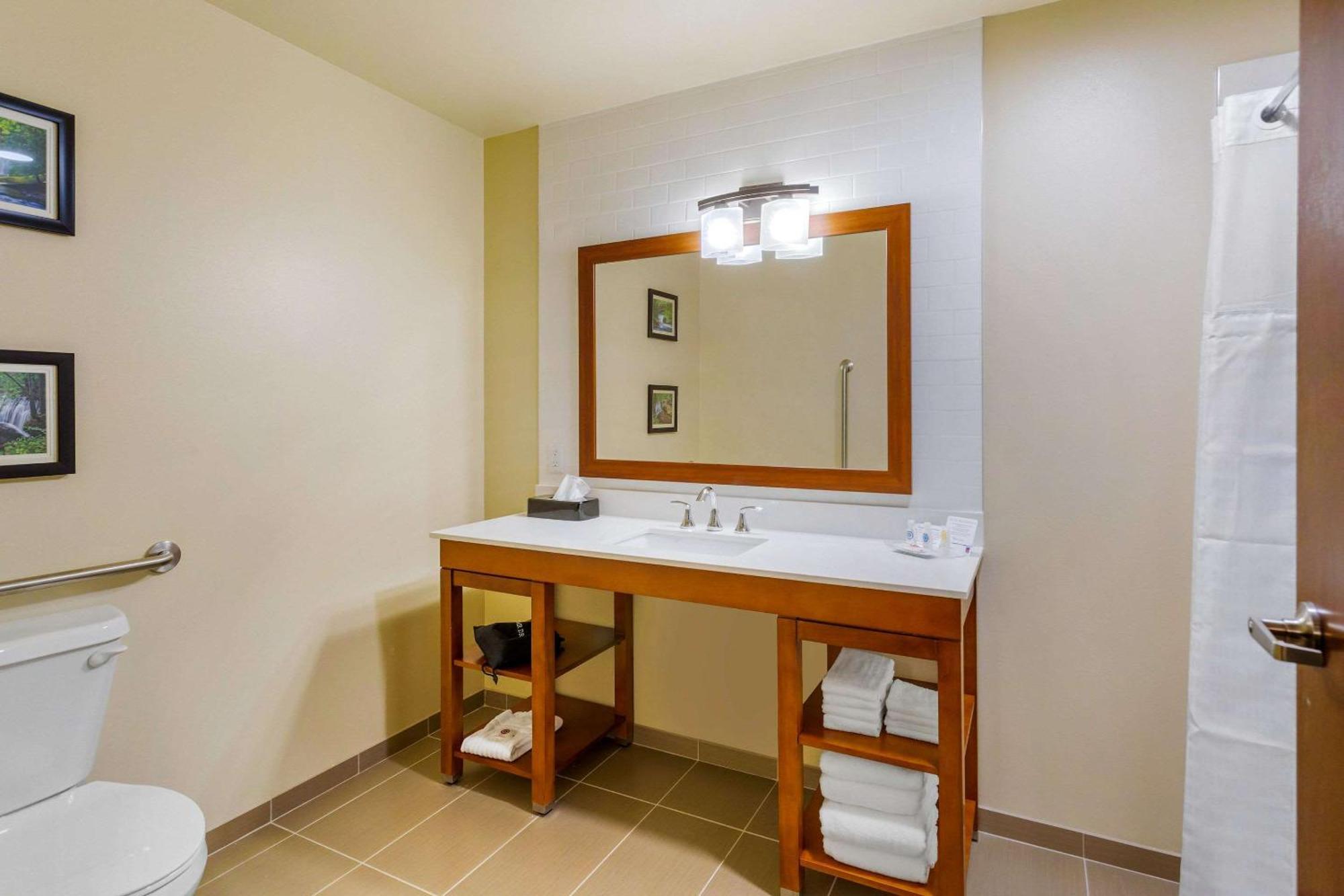 Comfort Suites Burlington Near I-5 Esterno foto