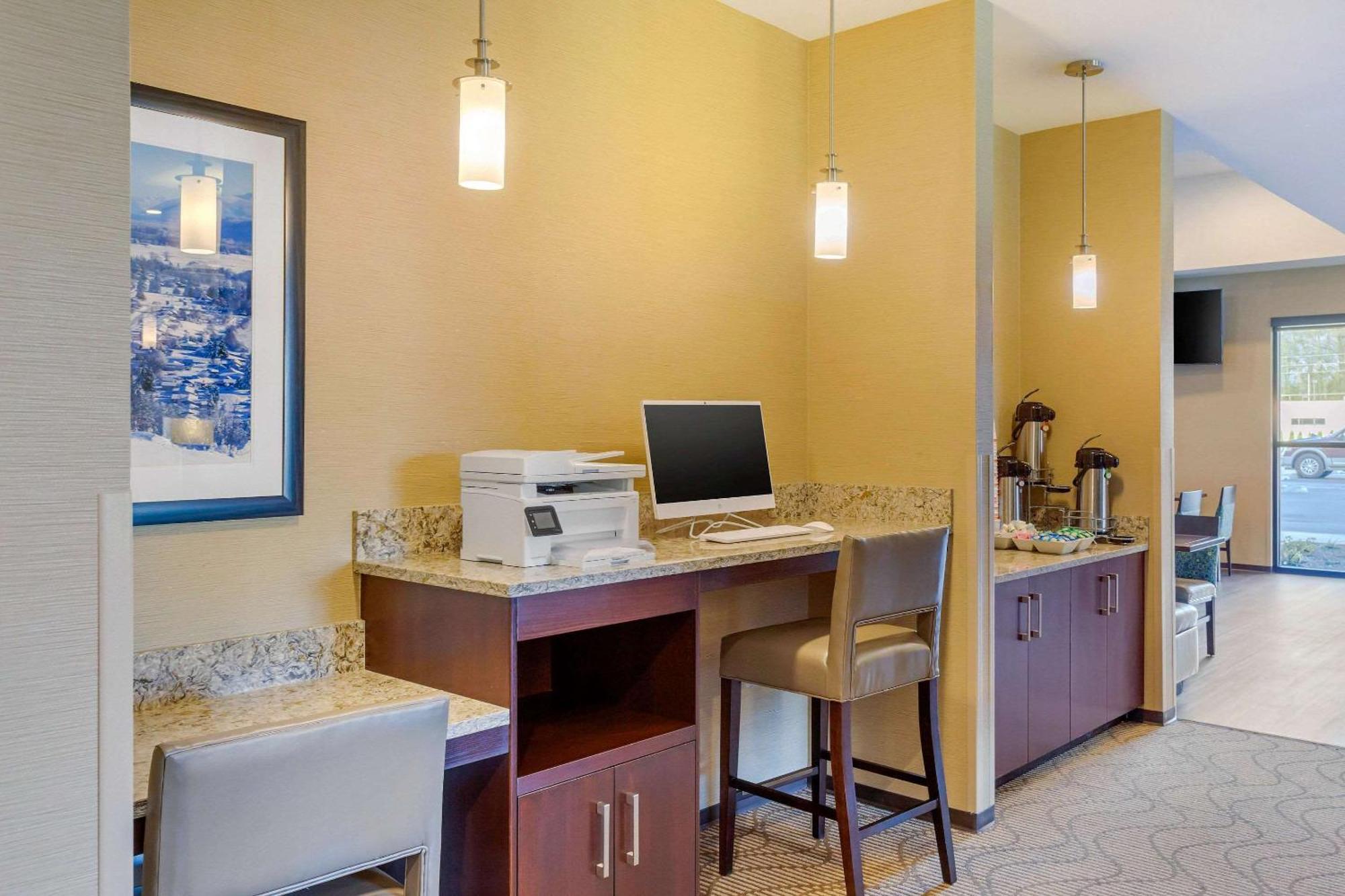 Comfort Suites Burlington Near I-5 Esterno foto