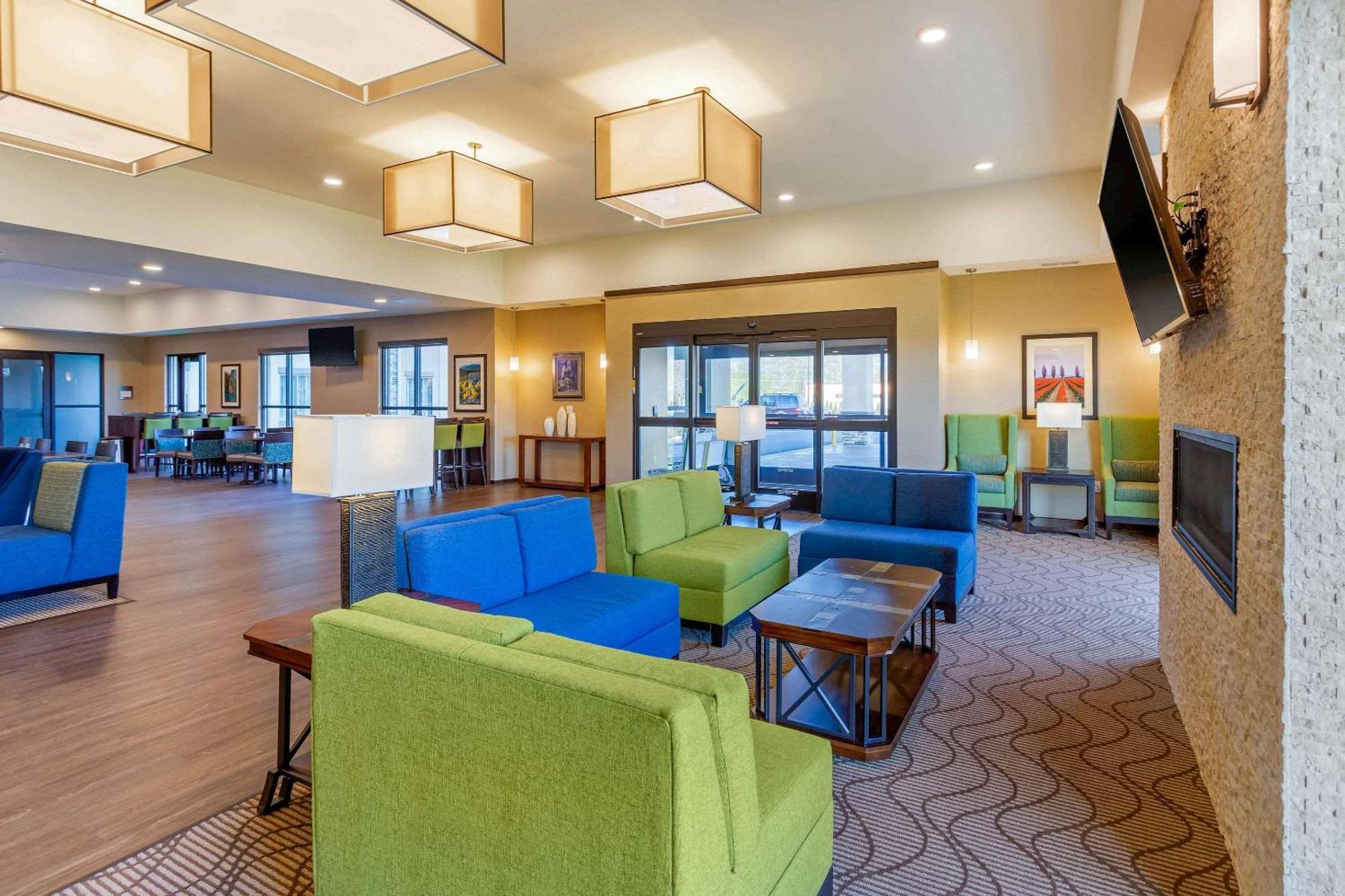 Comfort Suites Burlington Near I-5 Esterno foto
