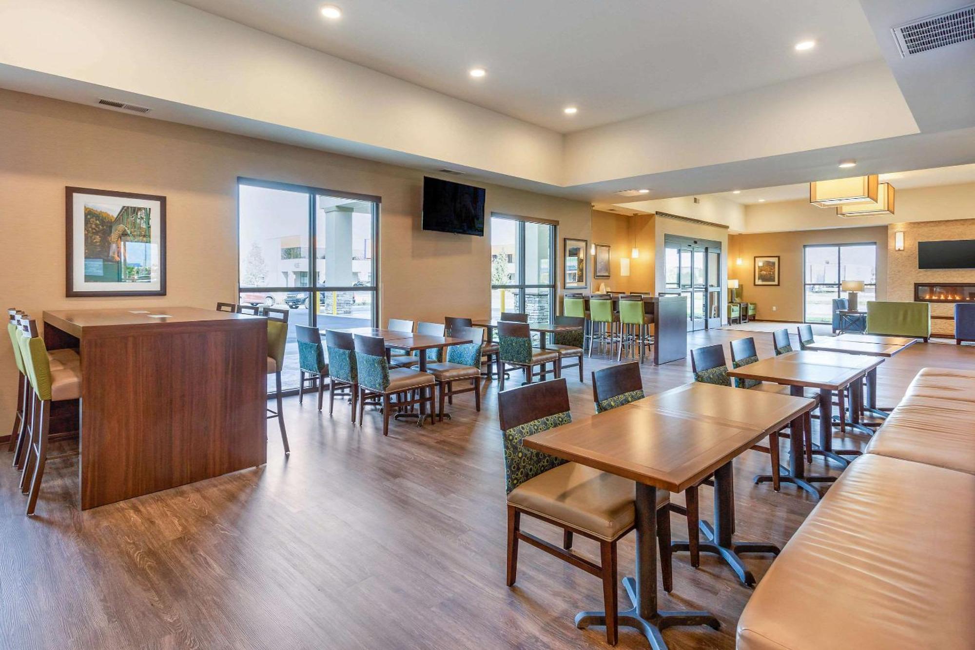 Comfort Suites Burlington Near I-5 Esterno foto