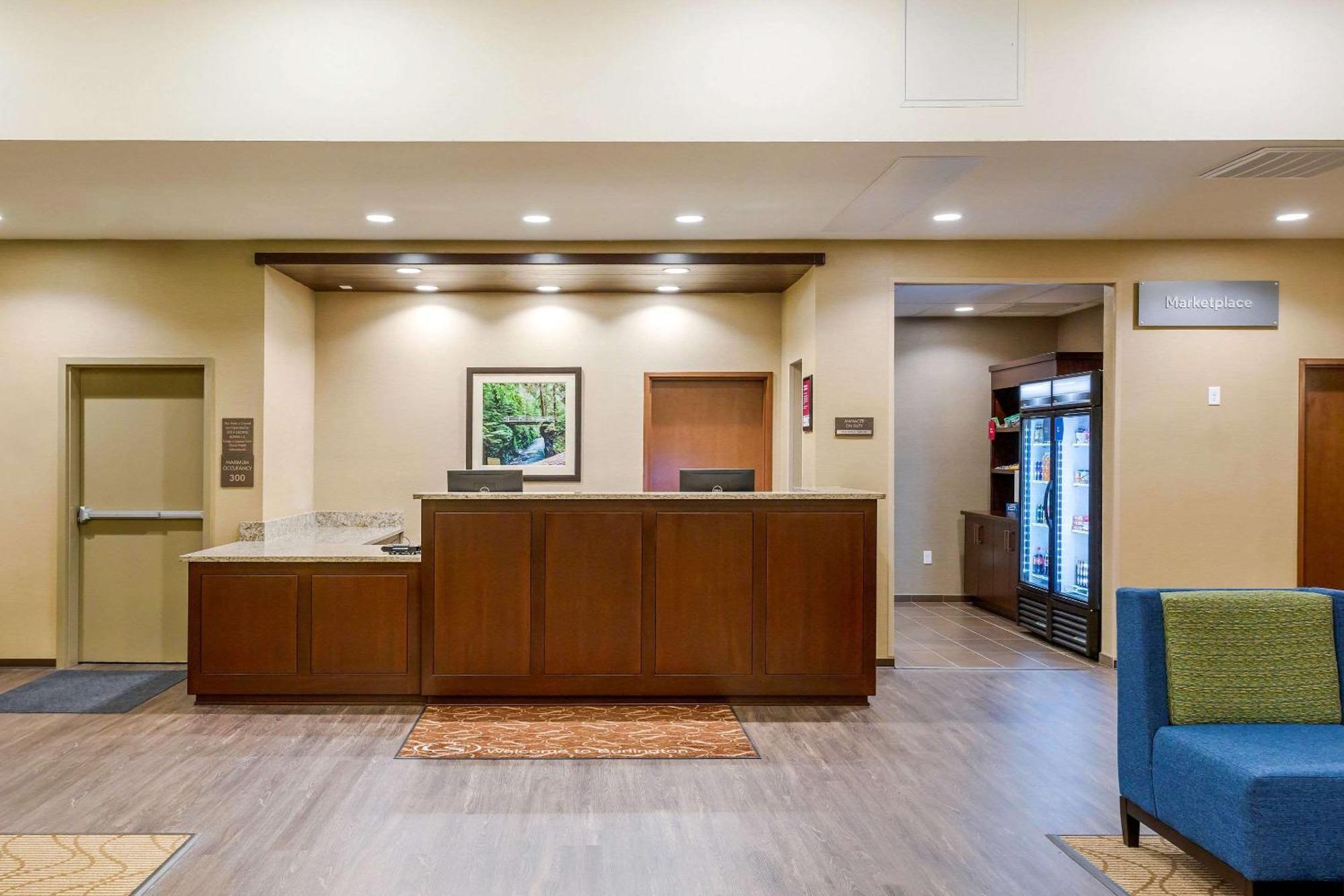 Comfort Suites Burlington Near I-5 Esterno foto