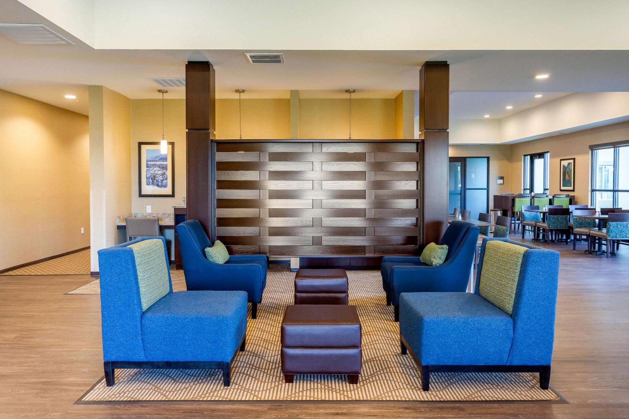 Comfort Suites Burlington Near I-5 Esterno foto